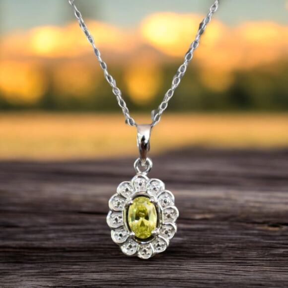 Green Cubic Zirconia Pendant Necklace 925 Sterling Silver August Birthdays - Picture 1 of 6